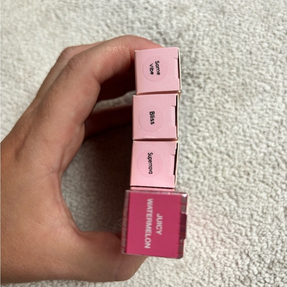 New makeup bundle - Picture 2 of 2